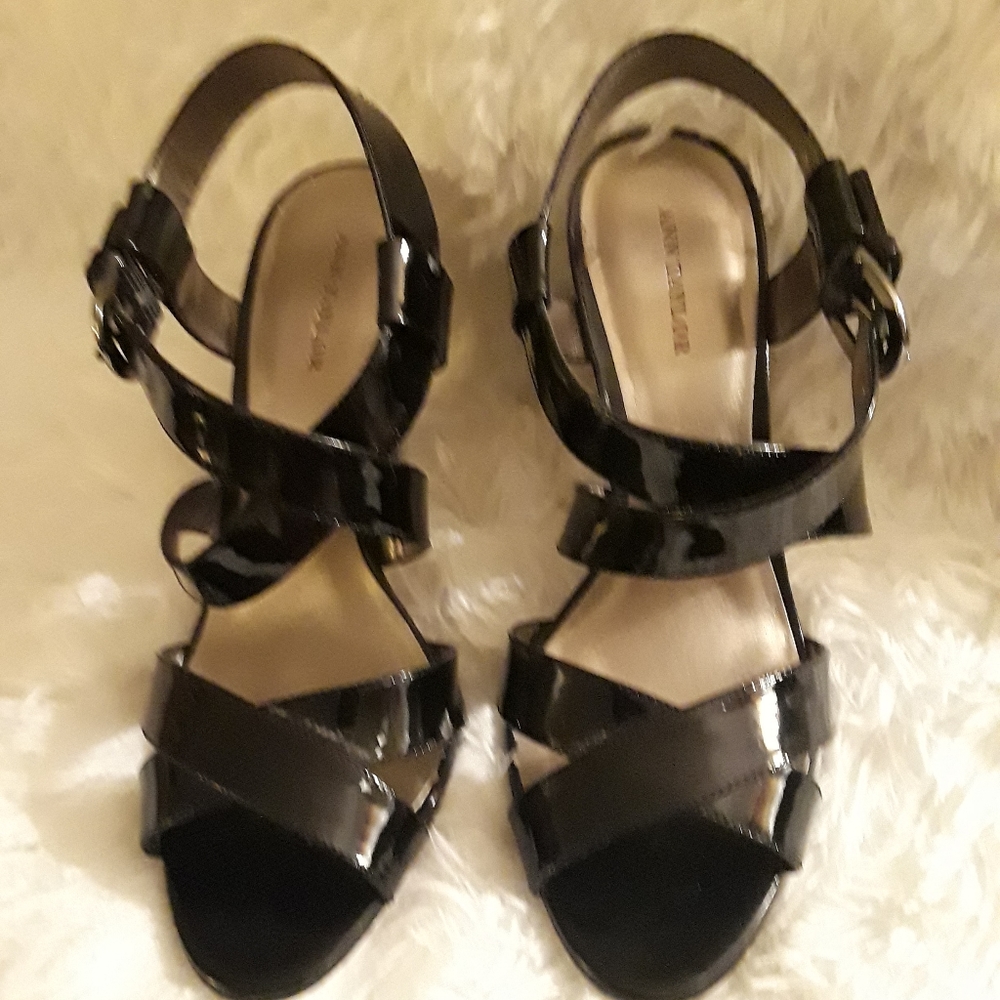 ANN TAYLOR -black patent leather sandals